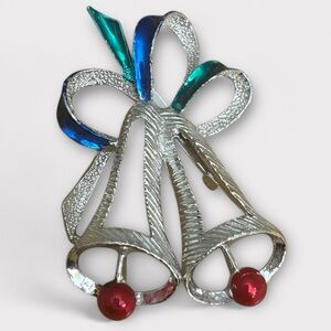 Vintage Gerry’s Silver Bells Brooch ✨